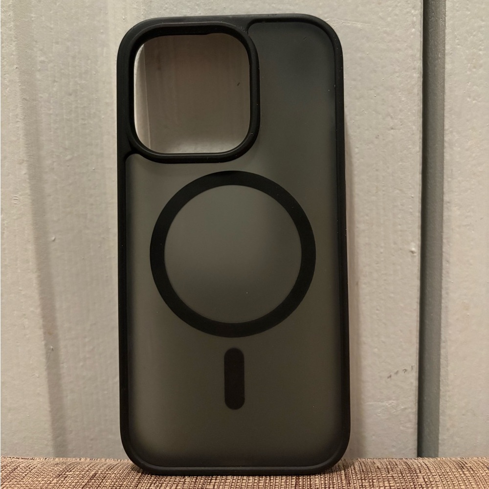 Apple iPhone 14 Pro Smoky Black MagSafe Case
